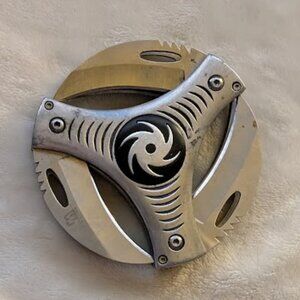 O2 MASTER CUTLERY TWISTER DESIGNED BY VICTOR LEE